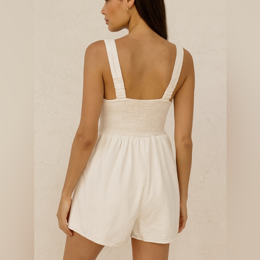 Sincerely Jules Women’s White Linen Blend Smocked Romper Size S